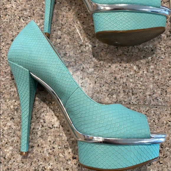 Turquoise Enzo Angiolini heels - Picture 6 of 11